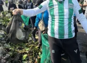 Jaga Kebersihan Sungai, Pemkab Sidoarjo Rutin Bersihkan Sampah di Saringan Mengetan Kanal