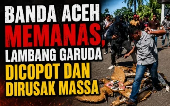 BANDA ACEH MEMANAS, LAMBANG GARUDA DICOPOT DAN DIRUSAK MASSA